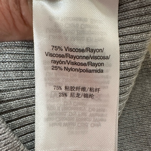 Never worn DKNY grey ribbed sweater. Size M - Picture 6 of 6